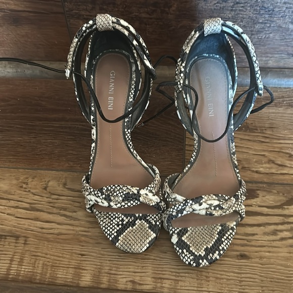 Gianni Bini 7.5 Like new Snake Print Strappy Heels - Picture 3 of 3